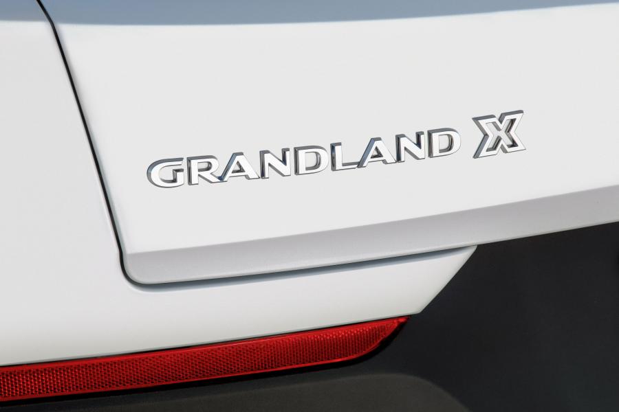 Логотип Opel Grandland X Turbo D Ultimate 2018 года  (фото 3 из 39)